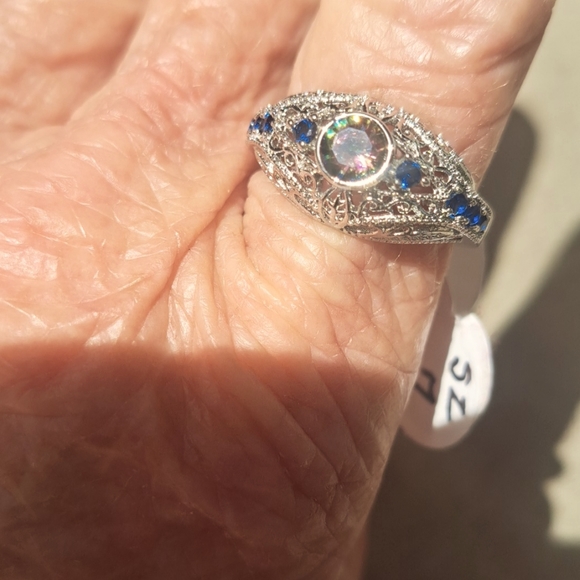 Very Pretty Filagre Ring - Picture 5 of 6